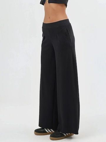 Wide leg Pantaloni di Busem in nero