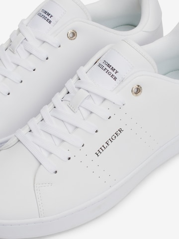 Baskets basses TOMMY HILFIGER en blanc