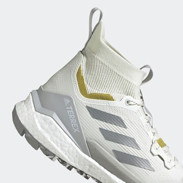 Chaussure de sport ADIDAS TERREX en blanc