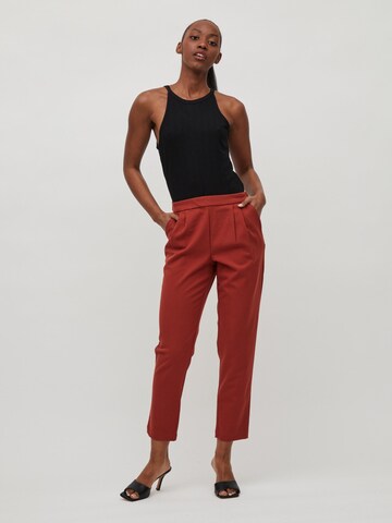 Effilé Pantalon à pince 'Titti' VILA en rouge