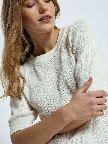 Pullover 'Tala' di Peppercorn in bianco