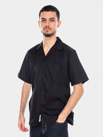 Carhartt WIP Comfort fit Koszula 'S/S Signet Shirt Black' w kolorze czarny: przód