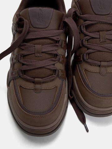 Sneaker bassa di Pull&Bear in marrone
