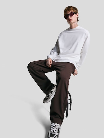 Bershka Loose fit Trousers in Brown