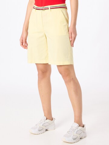 Loosefit Pantalon chino TOMMY HILFIGER en jaune : devant