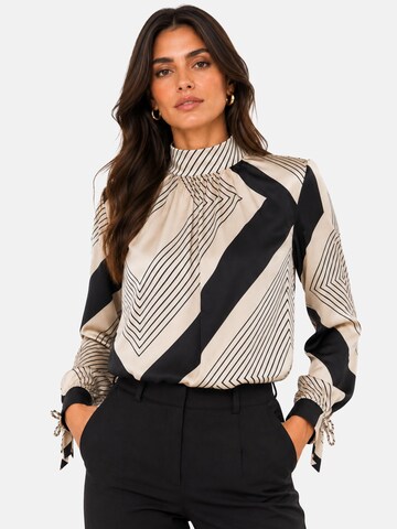 REGINA FASHION Bluzka 'Blouse with Standing collar print' w kolorze beżowy