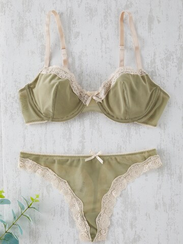 Invisible Ensemble de linge Trendyol en vert : devant