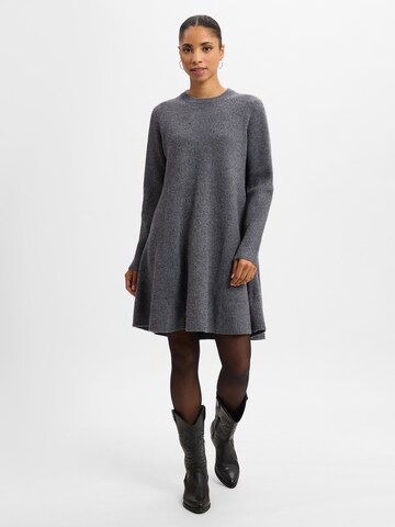 Marie Lund Strickkleid in Grau: Vorderseite