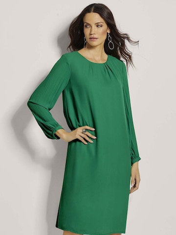 MADELEINE Kleid in Grün: Vorderseite