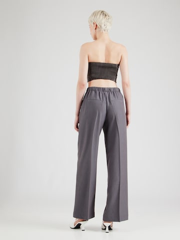 Loosefit Pantalon à plis QS en gris