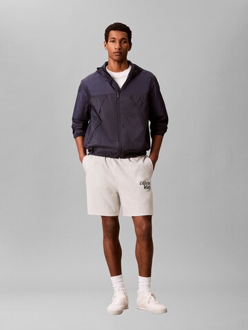 Calvin Klein Jeans Loosefit Shorts in Grau
