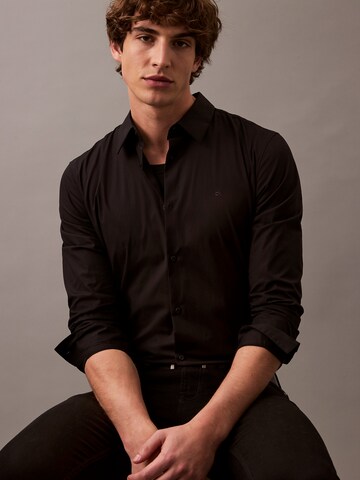 Calvin Klein Slim Fit Hemd in Schwarz
