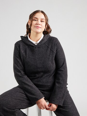 ONLY Carmakoma - Pullover 'CARBizzy' em cinzento: frente