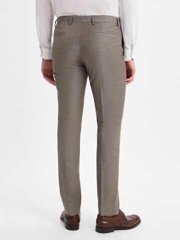 ROY ROBSON Slimfit Hose in Braun