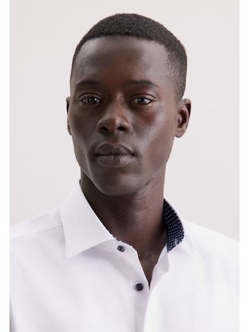 Coupe regular Chemise business SEIDENSTICKER en blanc