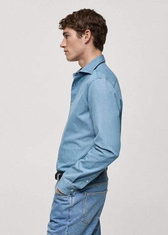 MANGO MAN Slim Fit Hemd 'Chambre' in Blau