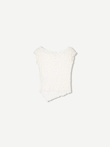 Tricou de la Bershka pe bej