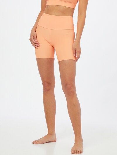 Onzie Shorts in apricot, Modelansicht