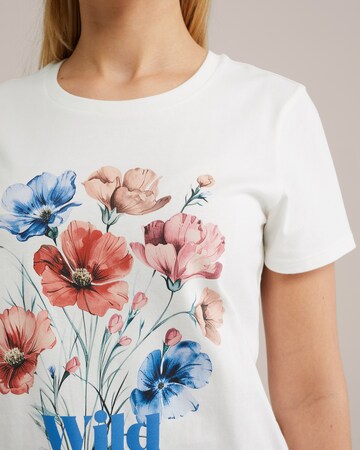 T-shirt WE Fashion en blanc