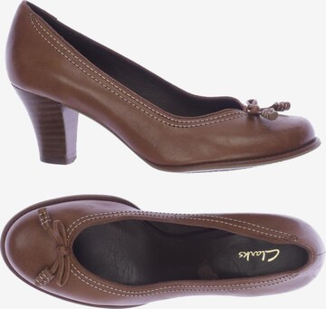 CLARKS High Heels & Pumps in 39,5 in Brown: front