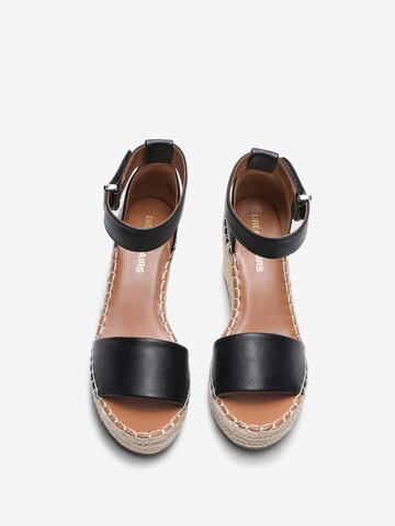 Dream Pairs Sandals in Black