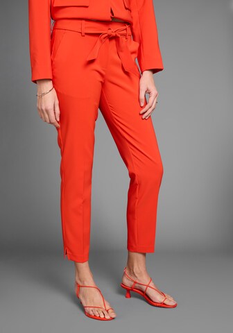 HECHTER PARIS Slim fit Pants in Red: front