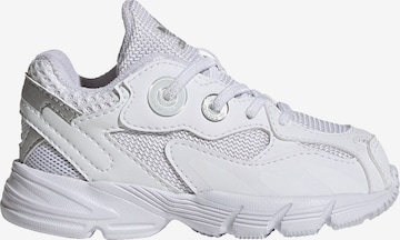 Baskets 'Astir' ADIDAS ORIGINALS en blanc