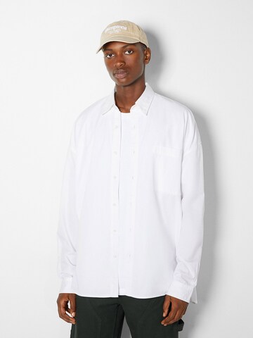 Regular fit Camicia di Bershka in bianco: frontale