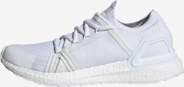 ADIDAS BY STELLA MCCARTNEY Низкие кроссовки 'Ultraboost 20' в Белый: спереди