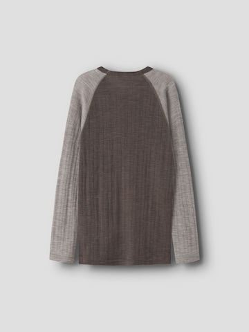 NAME IT - Camiseta en marrón