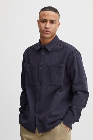 !Solid Regular fit Button Up Shirt in Blue: front