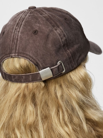 PIECES Cap in Brown
