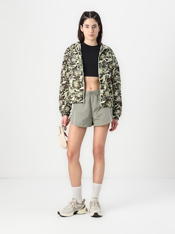 Nike Sportswear - Loosefit Pantalón en verde