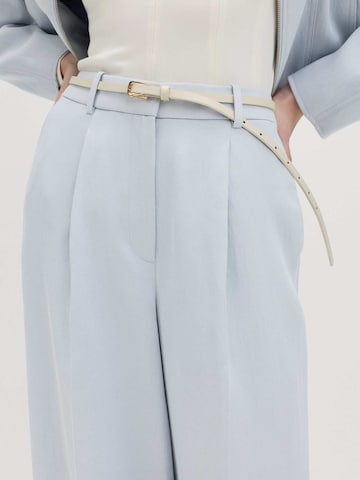 regular Pantaloni con pieghe di Marks & Spencer in blu