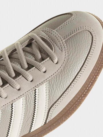 ADIDAS ORIGINALS Ниски маратонки 'HANDBALL SPEZIAL' в сиво