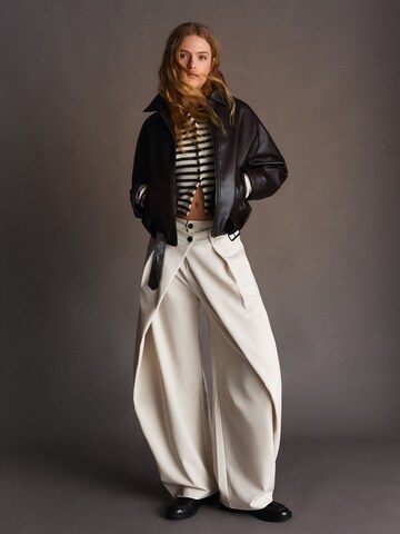 Bershka Baggy Hose in Beige