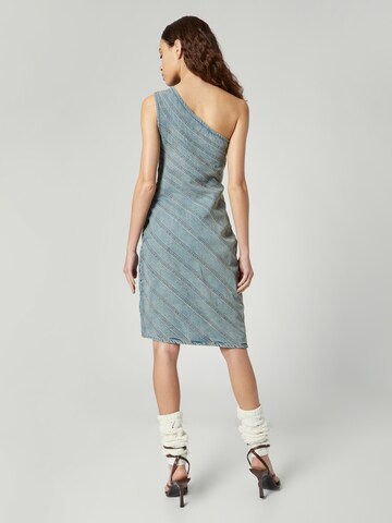 Bella x ABOUT YOU Dress 'Stefanie' in Blue