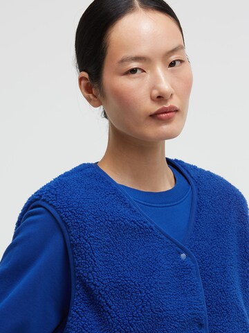 SENSES.THE LABEL Knitted Vest in Blue