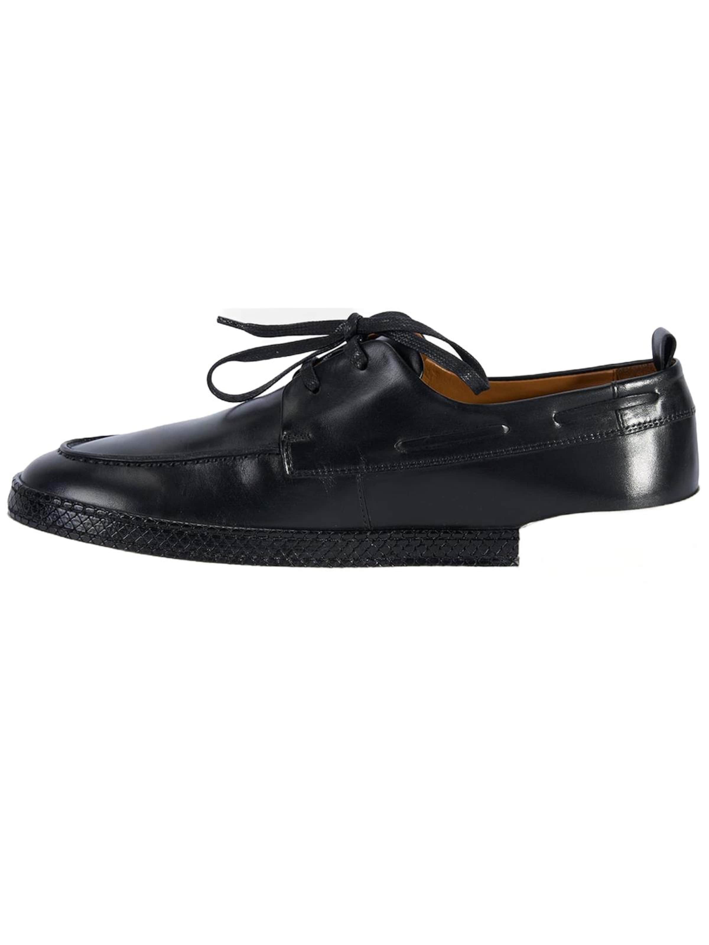 Chaussure à lacets 'Schnürschuhe' Desa en noir
