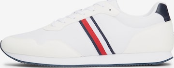 Baskets basses 'Essential' TOMMY HILFIGER en blanc : devant