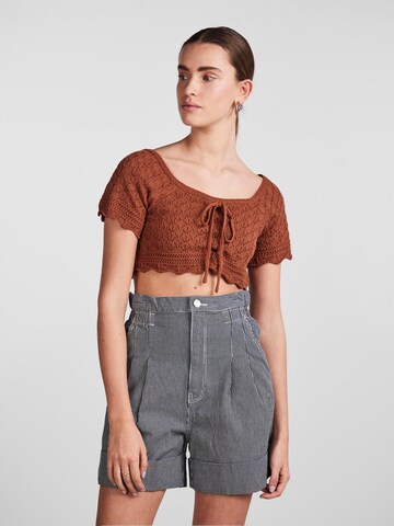 PIECES Knitted Top 'Bluma' in Brown