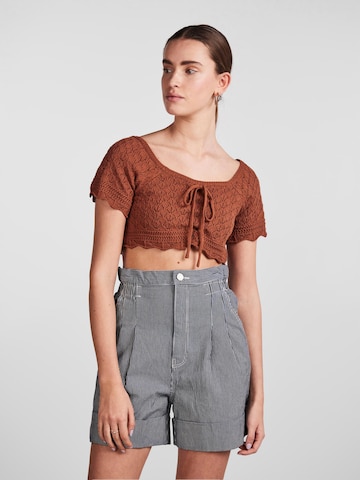 PIECES Knitted Top 'Bluma' in Brown