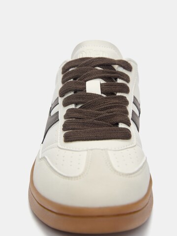 Sneaker bassa di Pull&Bear in beige