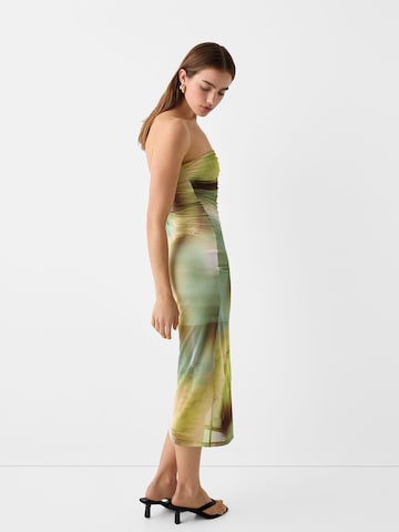 Rochie de la Bershka pe verde