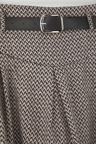 Trendyol Curve Hosenrock in Grau