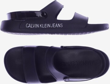 Calvin Klein Jeans Sandalen 38 in Schwarz: predná strana