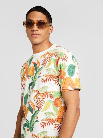 Lindbergh T-shirt 'Oasis' i vit