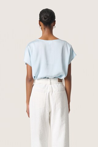 SOAKED IN LUXURY Blouse in Blauw