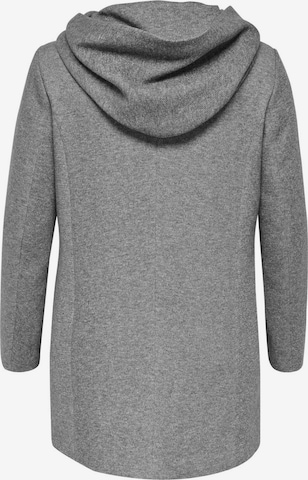 Manteau mi-saison 'Sedona' ONLY Carmakoma en gris