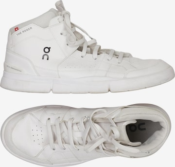 On Sneaker 45 in Weiß: Vorderseite